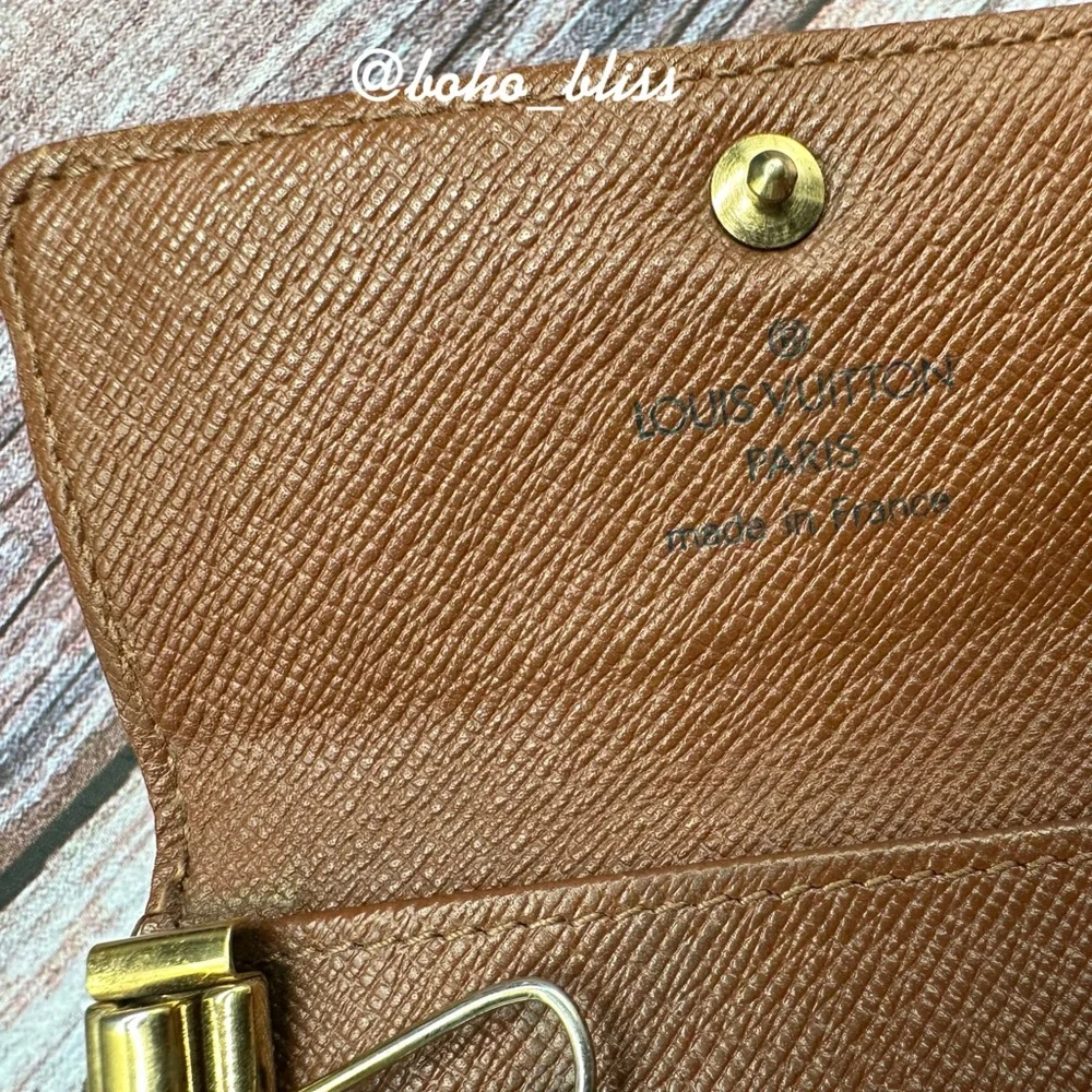LOUIS VUITTON | Monogram Leather 4 Ring Key Holder - Picture 6 of 13